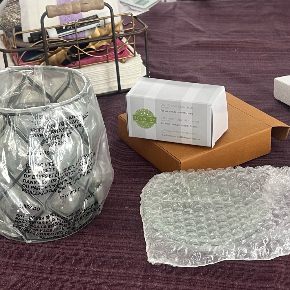 Scentsy Country Light with Scentsy Aged Wood Base